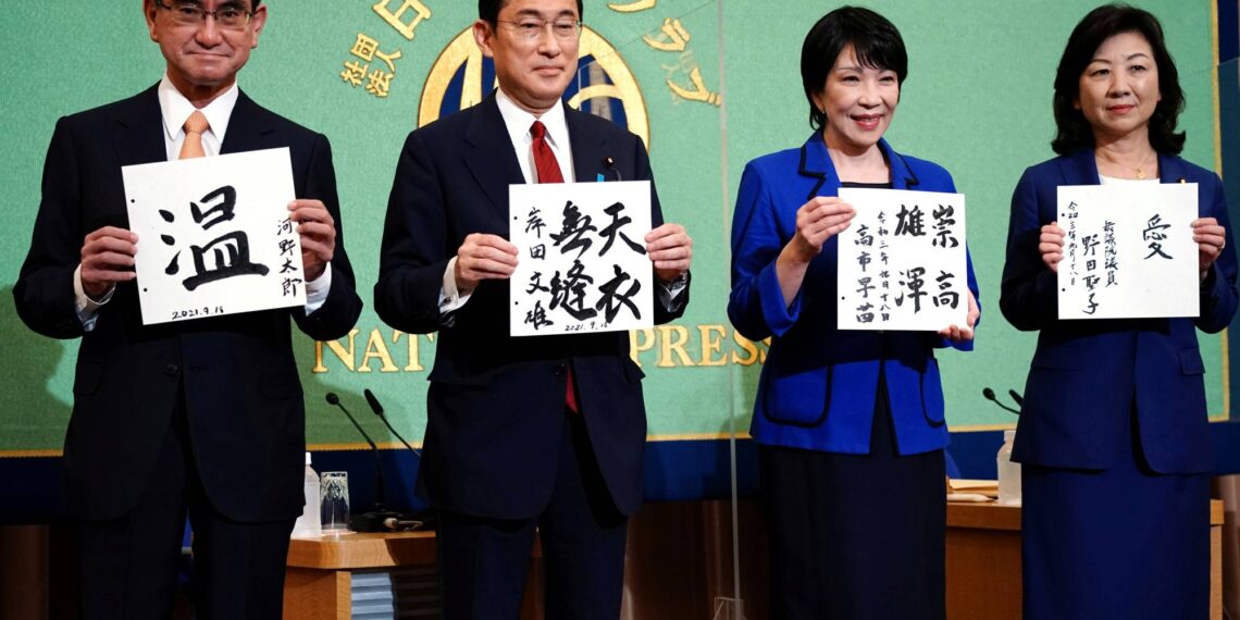 Таро Коно, Фумио Кисида, Санаэ Такаичи и Сейко Нода. Фото: Eugene Hoshiko / Reuters