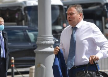 Петр Толстой. Фото: Глеб Щелкунов / Коммерсант