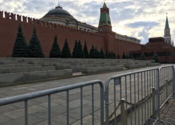 У крепостной стены Московского Кремля. Фото: na-dache.pro