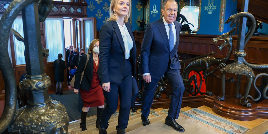 Лиз Трасс и Сергей Лавров. Фото: МИД РФ / РИА Новости