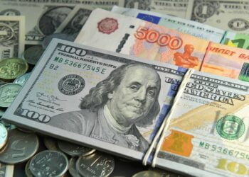 Рубль к доллару и евро. Фото: открытые источники