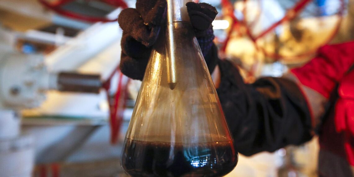 Нефть. Фото: Reuters / Maxim Shemetov