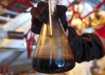 Нефть. Фото: Reuters / Maxim Shemetov