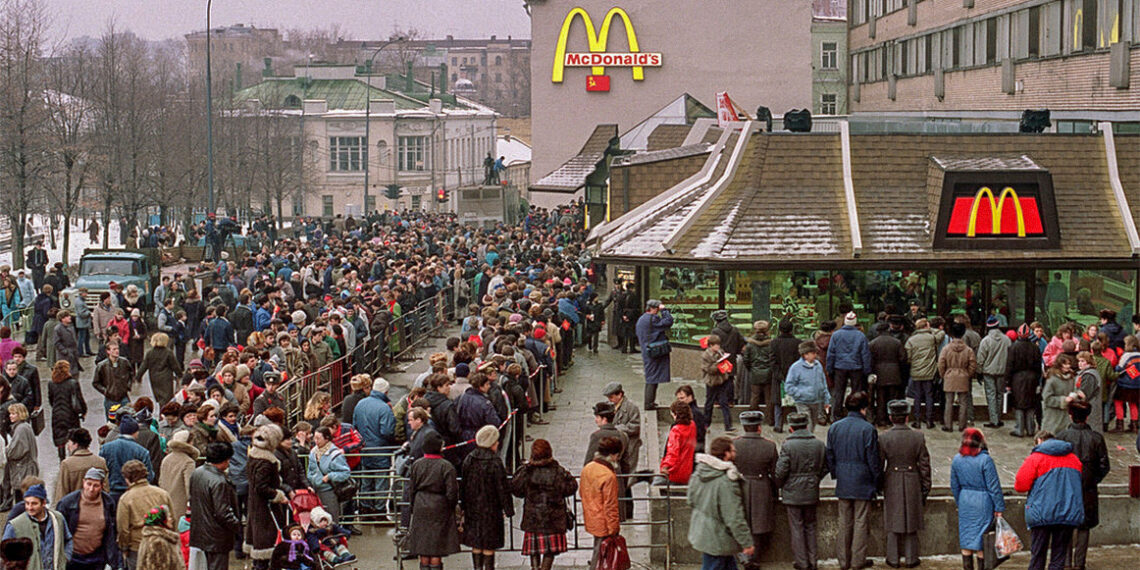 Открытие «Макдональдса» в СССР. Фото: AFP