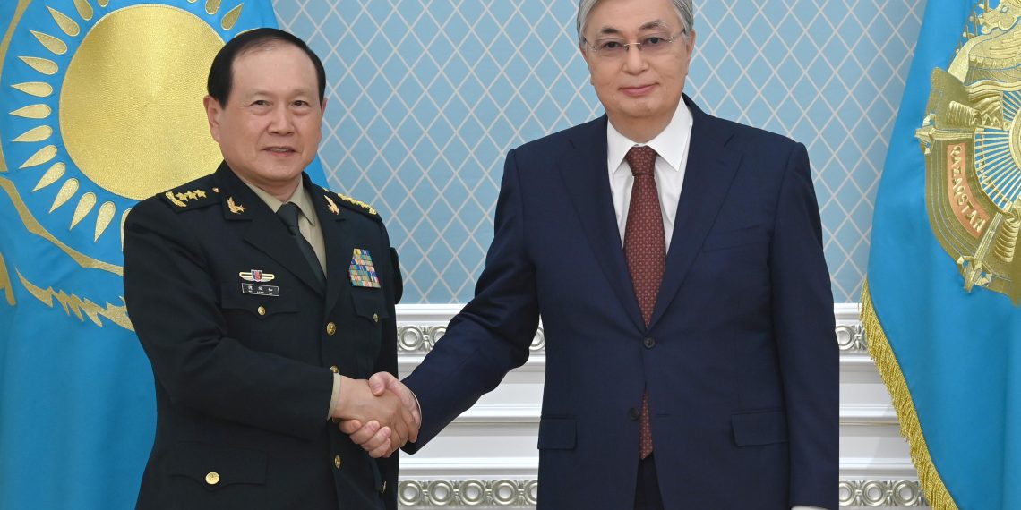 Вэй Фэнхэ и Касым-Жомарт Токаев. Фото: akorda.kz