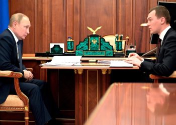 Владимир Путин и Михаил Дегтярев. Фото: kremlin.ru