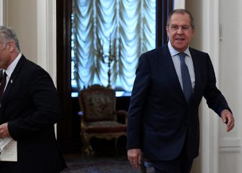 Глава МИД Израиля Яир Лапид и глава МИД России Сергей Лавров