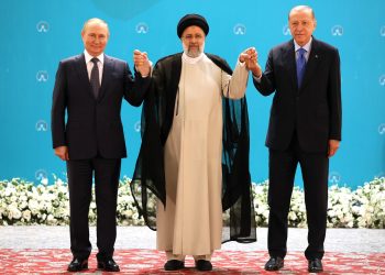 Владимир Путин с президентом Ирана Ибрагимом Раиси и президентом Турции Реджепом Тайипом Эрдоганом. Фото: ТАСС