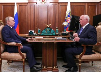 Владимир Путин и Сергей Чемезов. 18 мая 2022 года. Фото: kremlin.ru