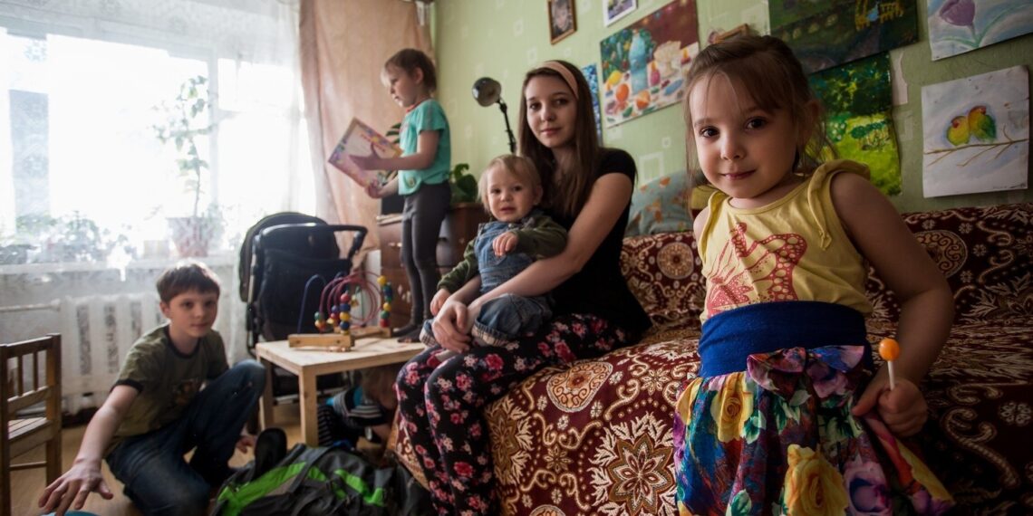 Многодетная семья. Фото: semiros.ru