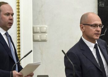 Антон Вайно и Сергей Кириенко. Фото: Коммерсант