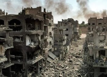 Здания, разрушенные в результате авиаударов Израиля в лагере палестинских беженцев Джабалия в городе Газа. 11 октября. Фото: AFP