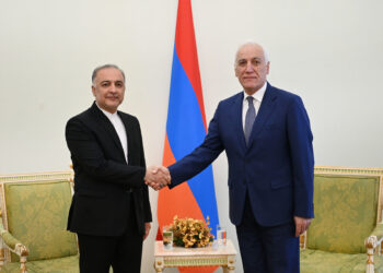 Мехди Собхани и Ваагн Хачатрян. Фото: president.am