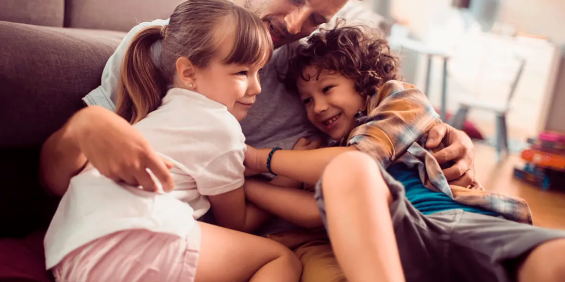 Папа с детьми