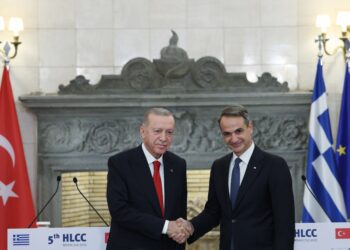 Реджеп Эрдоган и премьер-министр Греции Кириакос Мицотакис в особняке Максимоса, Афины, 7 декабря 2023 года. Фото: EPA