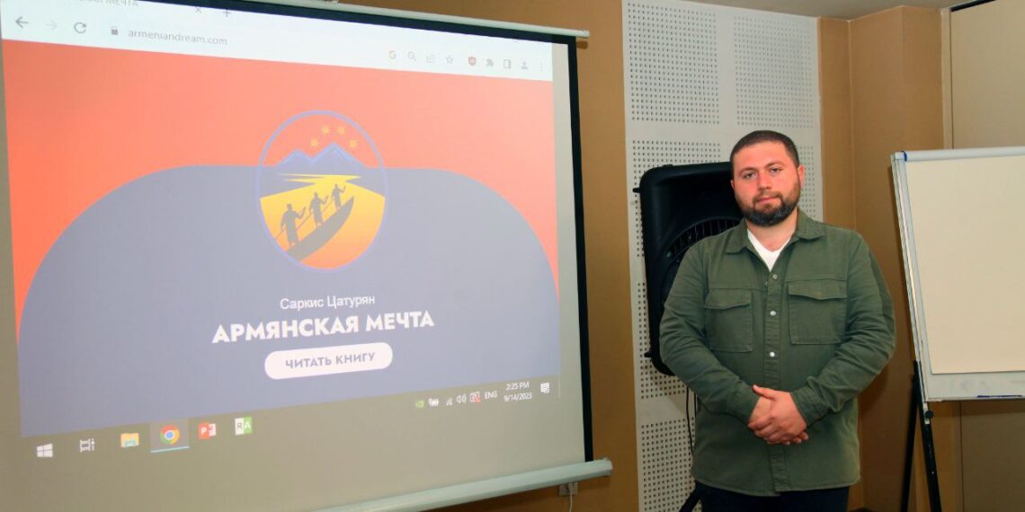 Саркис Цатурян на презентации книги в Ереване. Фото: Виктор Варданян