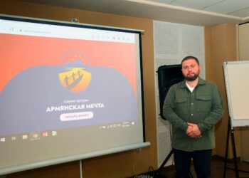 Саркис Цатурян на презентации книги в Ереване. Фото: Виктор Варданян