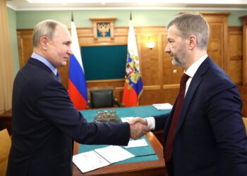 Владимир Путин с губернатором Чукотского автономного округа Владиславом Кузнецовым. Фото: kremlin.ru