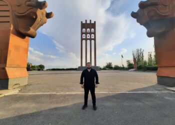 Саркис Цатурян во время посещения архитектурного комплекса Сардарапат. Фото: ИА Реалист