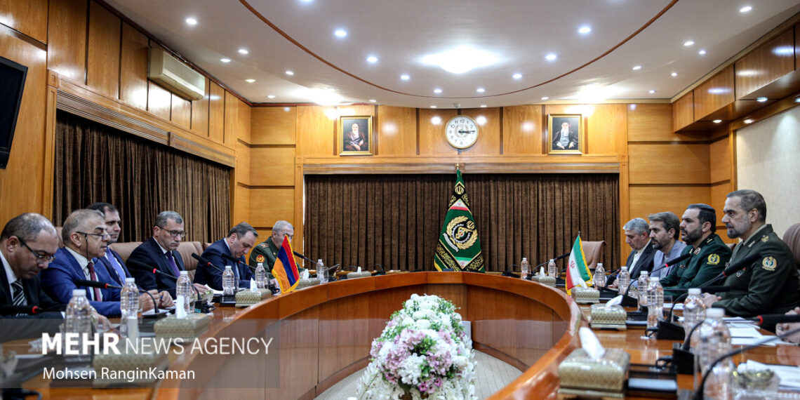 Переговоры Сурена Папикяна и Мохаммада-Резы Гараи Аштиани