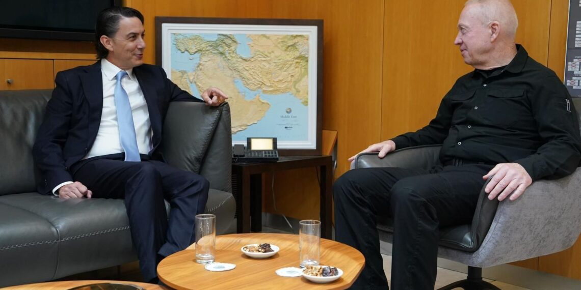 Амос Хохштейн и Йоав Галлант. Фото: Ариэль Хермони / Пресс-служба Минобороны Израиля