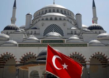 Большая мечеть Чамлыджа в Стамбуле. Фото: Reuters