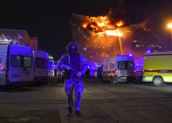 Пожар в «Крокус Сити Холле» после теракта. 22 марта 2024 года. Фото: АР