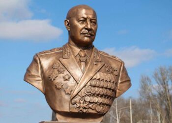 Бюст маршалу Ивану Баграмяну