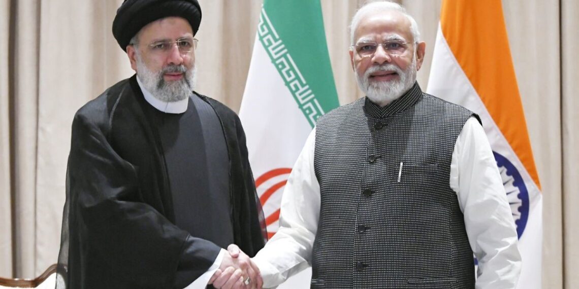 Ибрагим Раиси и Нарендра Моди. Фото: пресс-служба премьера Индии