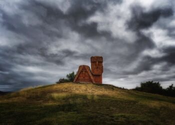 Монумент «Мы – наши горы». Степанакерт. Фото: Sevak Asryan