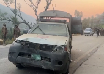 В результате взрыва погиб один из полицейских, сопровождавших кортеж дипломатов.