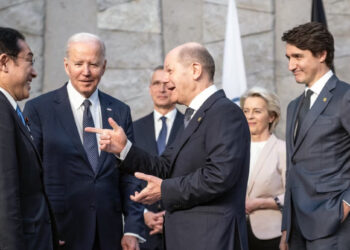 Фумио Кисида (слева) уже последовал примеру Джо Байдена (второй слева). Поступят ли также Олаф Шольц (третий слева) и Джастин Трюдо (справа)?