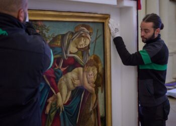 Оригинал картины «Дева Мария, младенец Христос и юный Иоанн Креститель» выставлен в часовне замка Шамбор. Фото: ГИЙОМ СУВАНТ/AFP