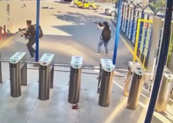 На кадрах видеонаблюдения видно, как террористы приближаются ко входу в TUSAŞ.