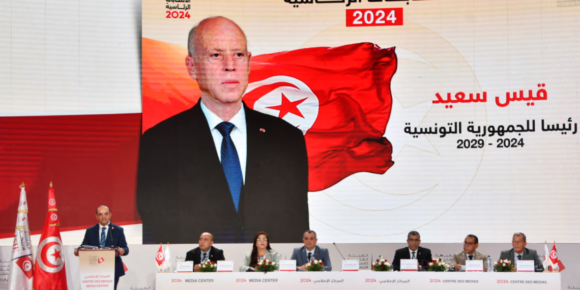 Фарук Буаскер, президент Независимого высшего органа по выборам, объявил о победе Кайса Саида на пресс-конференции в Тунисе. Фото: Fethi Belaid/AFP