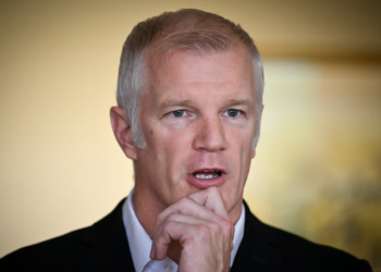 Алистер Карнс