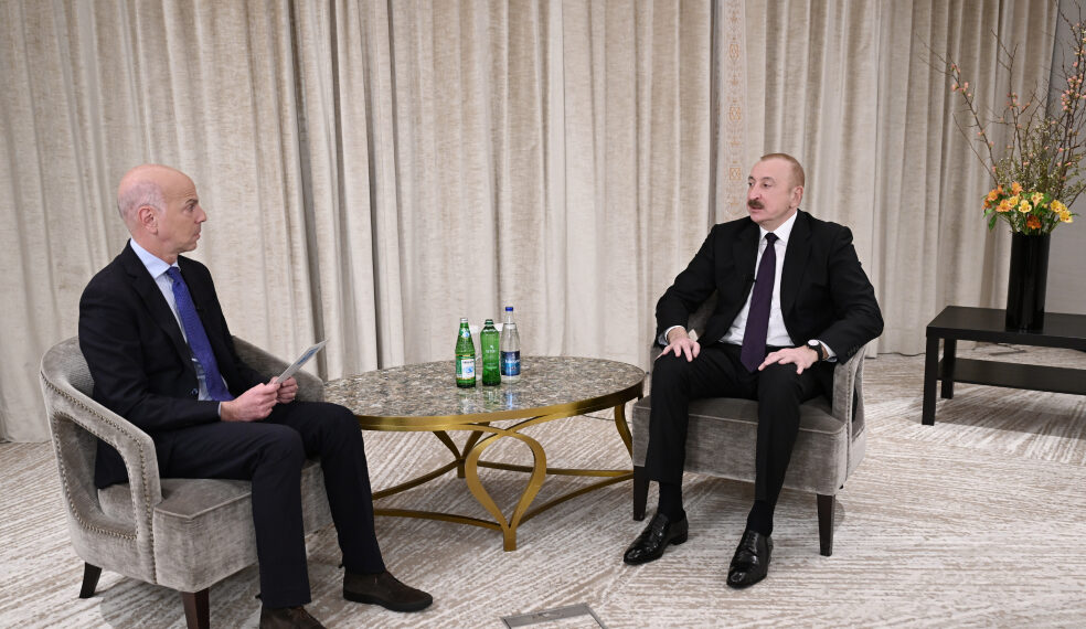 Ильхам Алиев во время интервью France 24