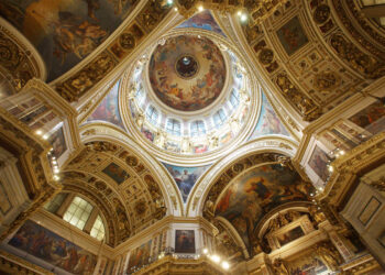 Исаакиевский собор внутри. Иллюстрация: russiakrasava.ru