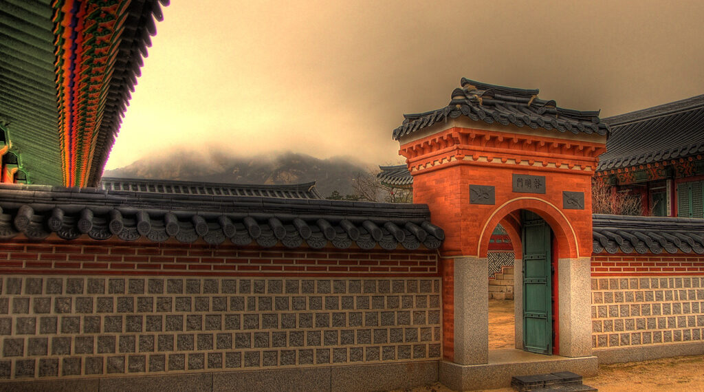 Внутренние ворота дворца Кёнбоккун в Южной Корее. Иллюстрация: flickr.com