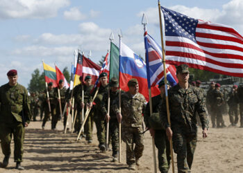 НАТО шагает строем. Иллюстрация: AP