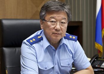 Валерий Петров