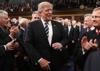 Дональд Трамп в Конгрессе США. Иллюстрация: aljazeera.com