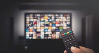 Интернет и соцсети подают информацию быстрее и удобнее, чем телевидение — политолог