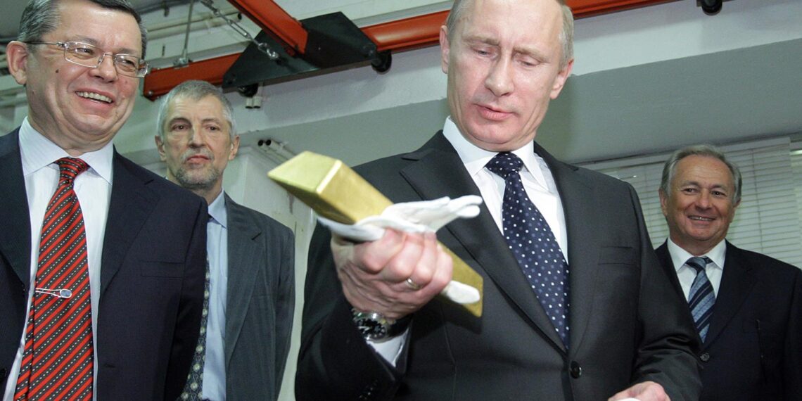 Владимир Путин в золотом хранилище Банка России. Иллюстрация: russia-insider.com