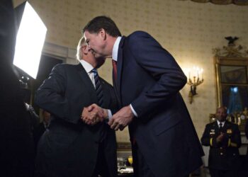 Дональд Трамп и Джеймс Коми. Иллюстрация: eldiariony.com