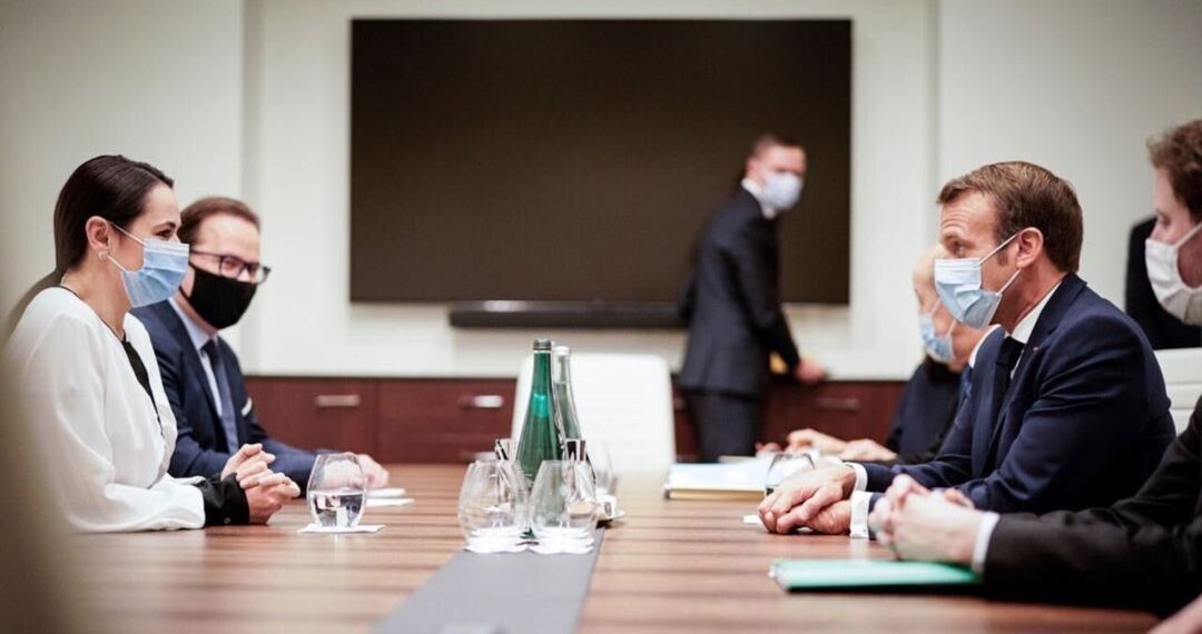 Эммануэль Макрон и Светлана Тихановская