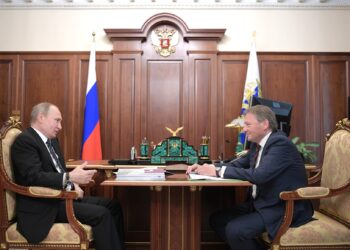 Владимир Путин и Борис Титов Иллюстрация: kremlin.ru