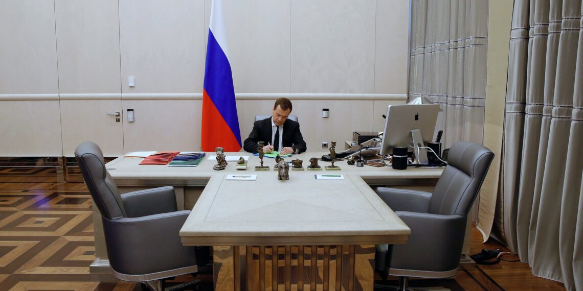 Дмитрий Медведев в рабочем кабинете. Иллюстрация: government.ru