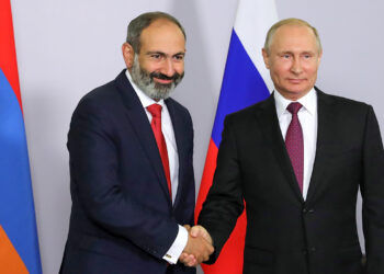 Владимир Путин и Никол Пашинян. Фото: Михаил Климентьев / ТАСС