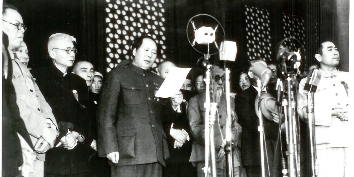 Мао Цзэдун провозглашает образование Китайской Народной Республики. 1 октября 1949 года